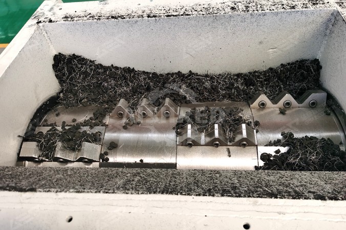 タイヤワイヤー分離機