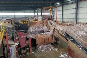 製紙工場のパルプ廃棄物および軽質残渣の代替燃料への利用