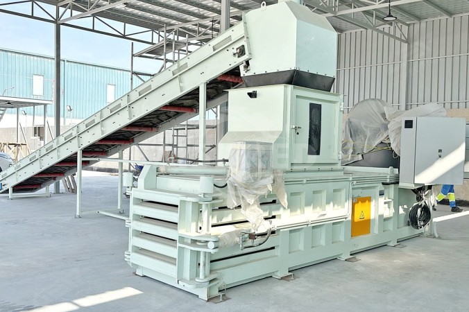 中東における月間100トンMSWリサイクル資材圧縮プロジェクト向け油圧ベーラー